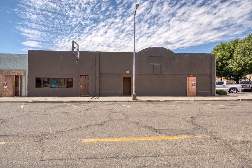 More Photos Of 132 S 1st St, Turlock Storefront For Sale