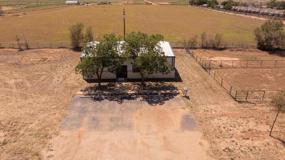 More Photos Of 510 Valencia Ave, Lubbock Warehouse For Sale