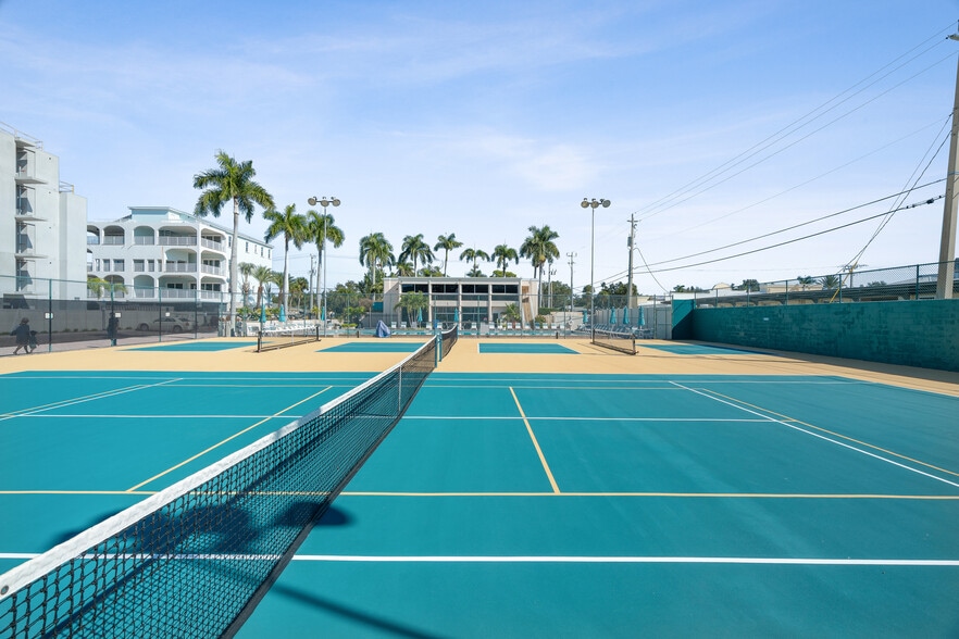 More Photos Of 5966 Midnight Pass Rd, Sarasota Hotel For Sale