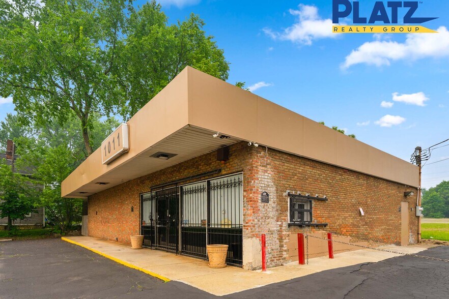 More Photos Of 1011 E Market St, Warren Convenience Store For Sale