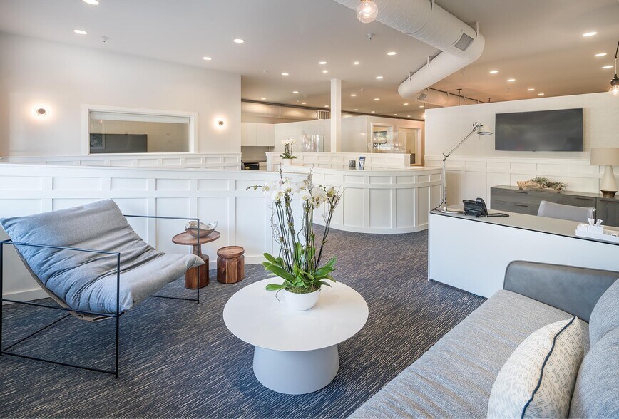 More Photos Of 1690 Tiburon Blvd, Belvedere Tiburon Storefront Retail Office For Lease