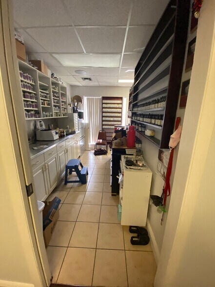 More Photos Of 21400-21414 W Dixie Hwy, Miami Medical For Lease