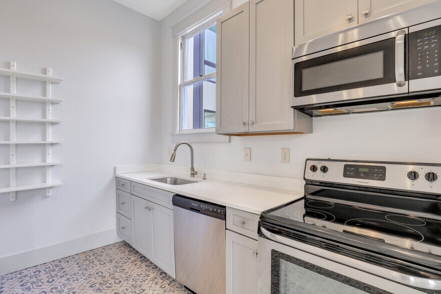 More Photos Of 420 E Bolton St, Savannah Apartments For Sale