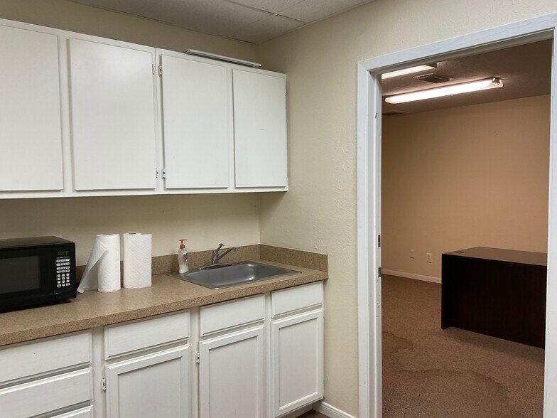 More Photos Of 200 N Broadway St, La Porte Warehouse For Lease