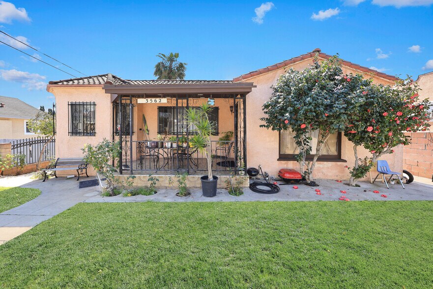 More Photos Of 3560 Siskiyou St, Los Angeles Apartments For Sale