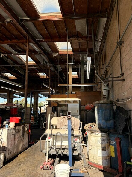 More Photos Of 275 E Walnut Way, Fullerton Auto Repair For Lease