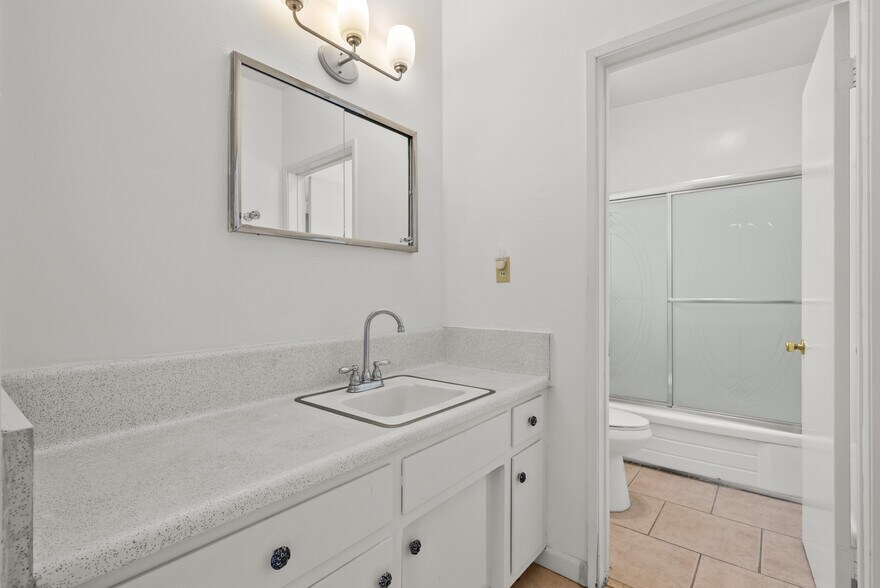 More Photos Of 712 W Doran St, Glendale Apartments For Sale