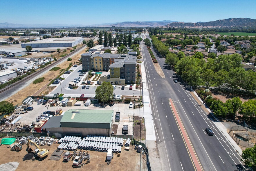 More Photos Of 6620 Monterey Rd, Gilroy Warehouse For Sale