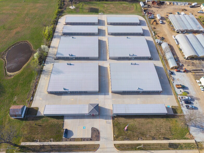 More Photos Of 1110 E Kenwood St, Siloam Springs Self Storage For Lease