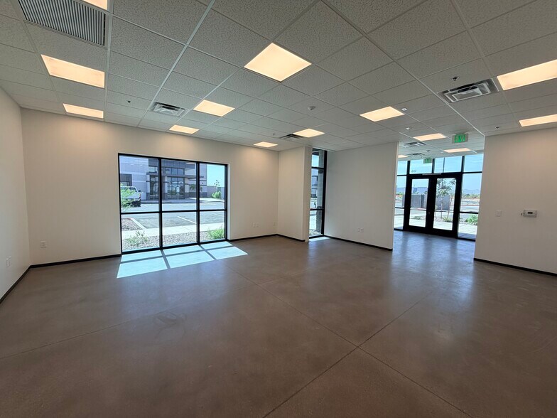 More Photos Of 7320 E Pecos Rd, Mesa Warehouse For Sale