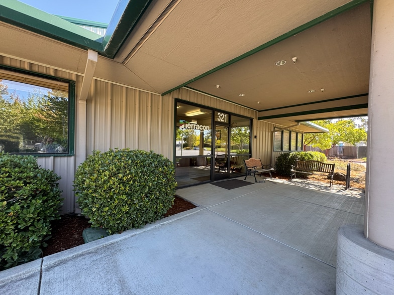 More Photos Of 321 Blodgett St, Cotati Warehouse For Lease