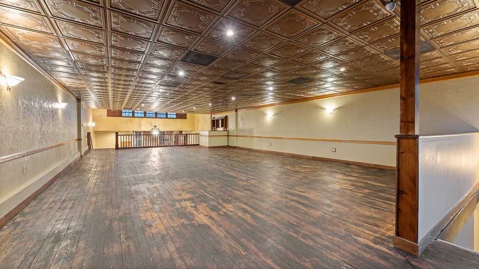 More Photos Of 117 W Walnut St, Rogers Restaurant For Sale