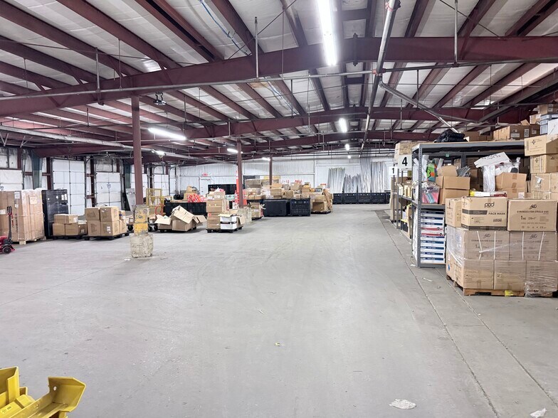 More Photos Of 112 W Pike St, Pontiac Distribution For Sale