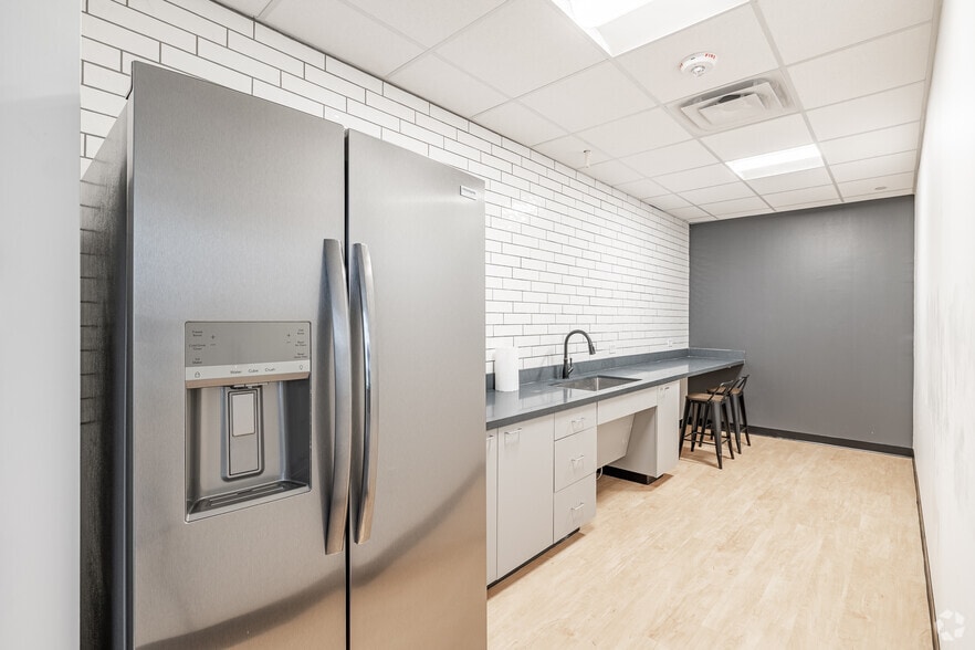 More Photos Of 7550 W Interstate 10, San Antonio Office For Lease