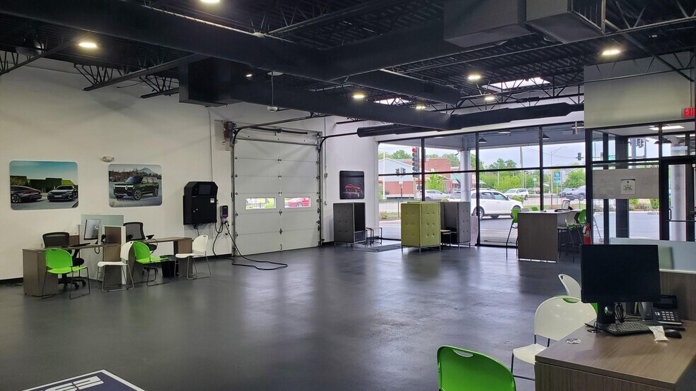 More Photos Of 1529 Rand Rd, Des Plaines Auto Dealership For Lease
