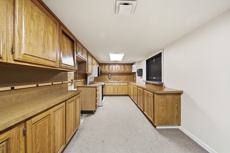 More Photos Of 7100 E 31st St, Tulsa Religious Facility For Sale