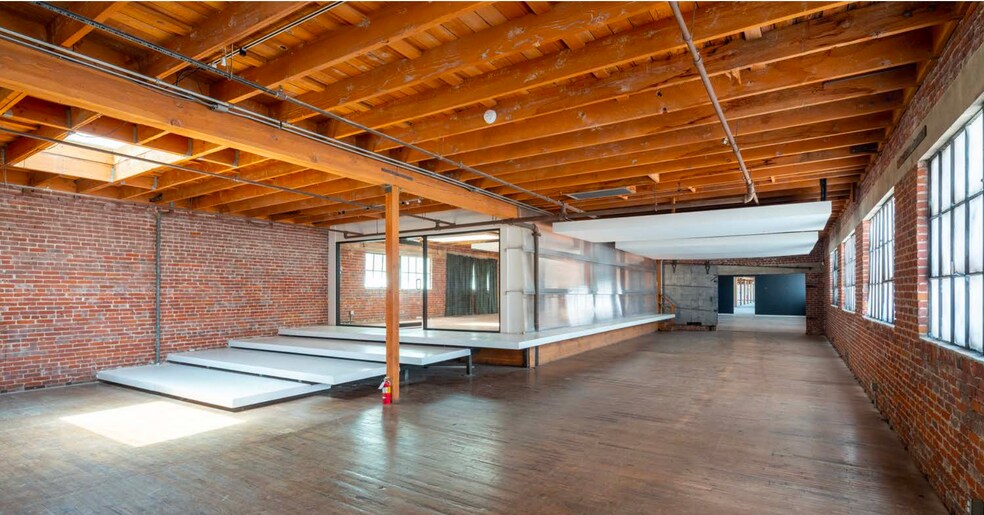 More Photos Of 5955-5959 S Western Ave, Los Angeles Office For Sale