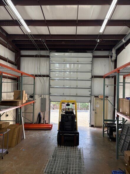 More Photos Of 2612 Larch Ln, Mount Pleasant Flex For Lease