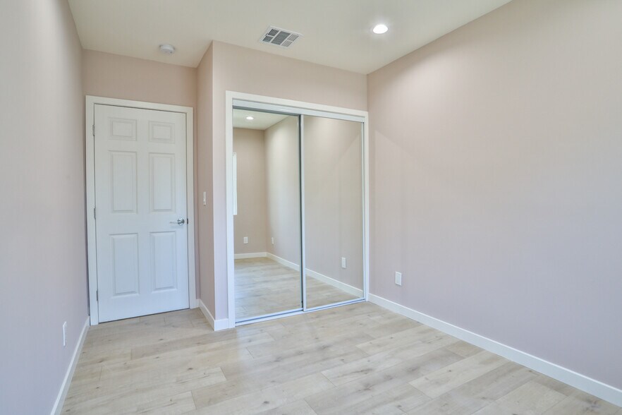 More Photos Of 2111 Scott Rd, Burbank Apartments For Sale