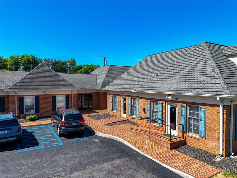 More Photos Of 1932-1940 Braeburn Dr, Salem Medical For Lease