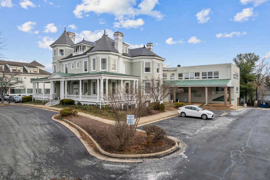 More Photos Of 604 S King St, Leesburg Office For Sale