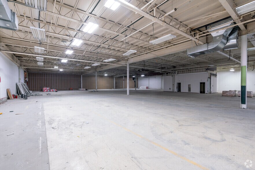 More Photos Of 2500 W Bradley Pl, Chicago Unknown For Lease