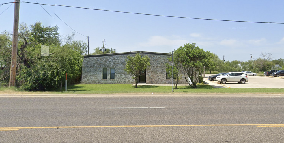 Primary Photo Of 1901 Garner Field Rd, Uvalde Loft Creative Space For Lease