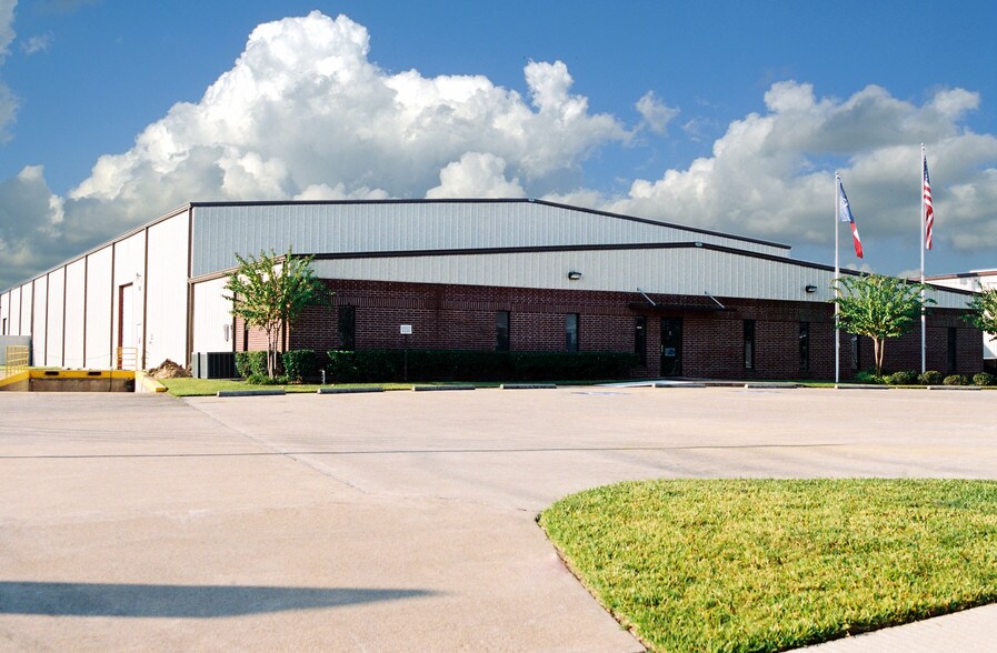 Primary Photo Of 905 W 13th St, Deer Park Warehouse For Lease