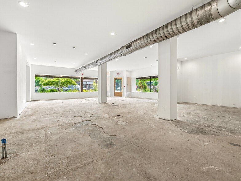 More Photos Of 5 Biltmore Plz, Asheville Storefront For Lease
