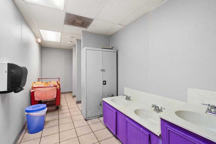 More Photos Of 16737 Sprawling Oaks Dr, Conroe Daycare Center For Sale