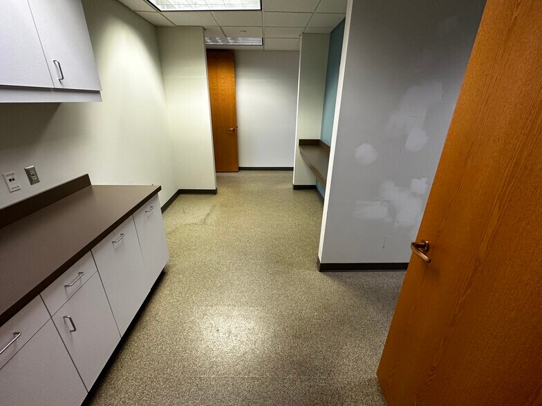 More Photos Of 750 Holiday Dr, Pittsburgh Office Residential For Lease