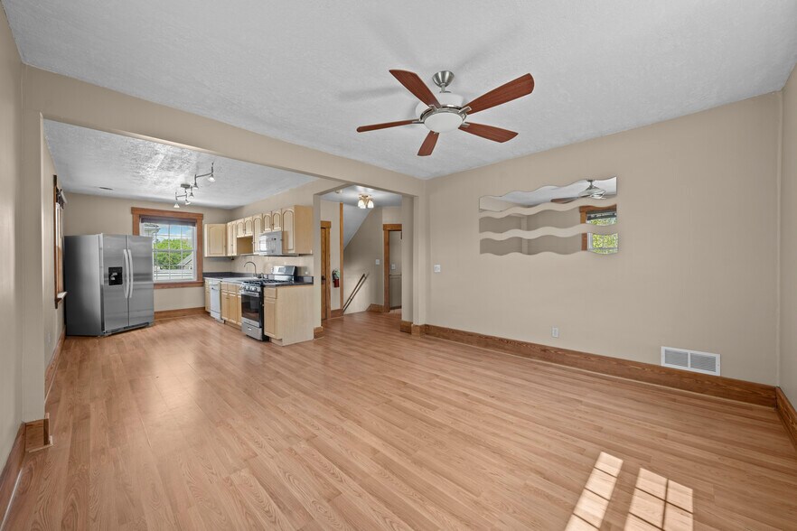 More Photos Of 832 S Main St, Canton Specialty For Sale