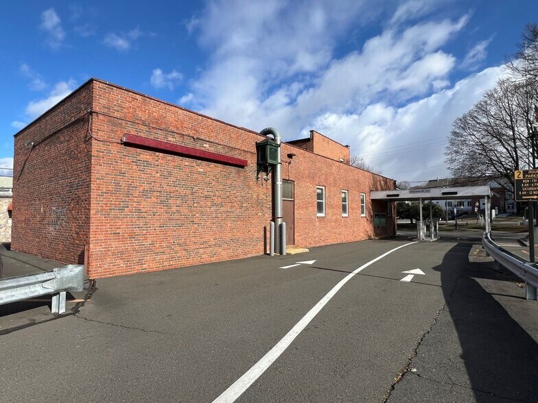 More Photos Of 22 Main St, Southington Bank For Lease