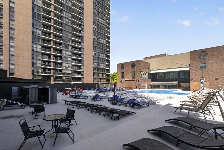 More Photos Of 220-250 S 5th St, Philadelphia Health Club For Sale
