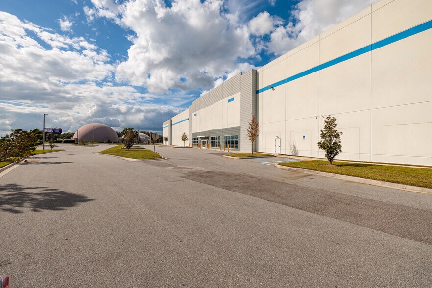 More Photos Of 8401 State Road 33 N, Lakeland Distribution For Lease