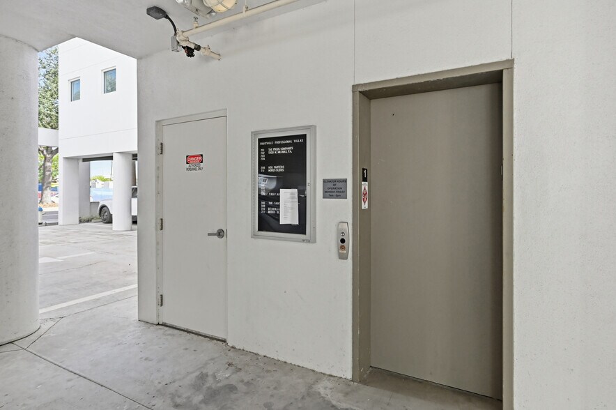 More Photos Of 1348-1358 Fruitville Rd, Sarasota Office Residential For Lease