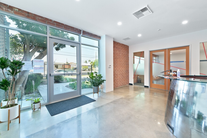More Photos Of 13100 Yukon Ave, Hawthorne Research And Development For Lease