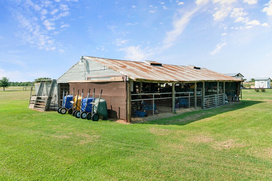 More Photos Of 2555 Straznicky Rd, Beasley Flex For Sale