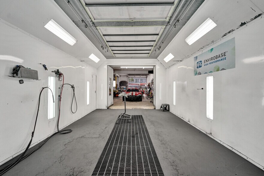 More Photos Of 121 SE 1st Ave, Dania Beach Auto Repair For Lease