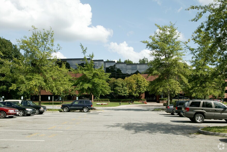 More Photos Of 800 Moorefield Park Dr, Richmond Office For Sale