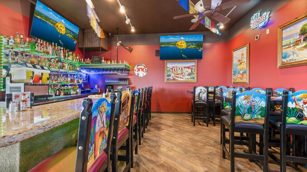 More Photos Of 4466 Horseshoe Bend Pky, Village Of Four Seasons General Retail For Sale