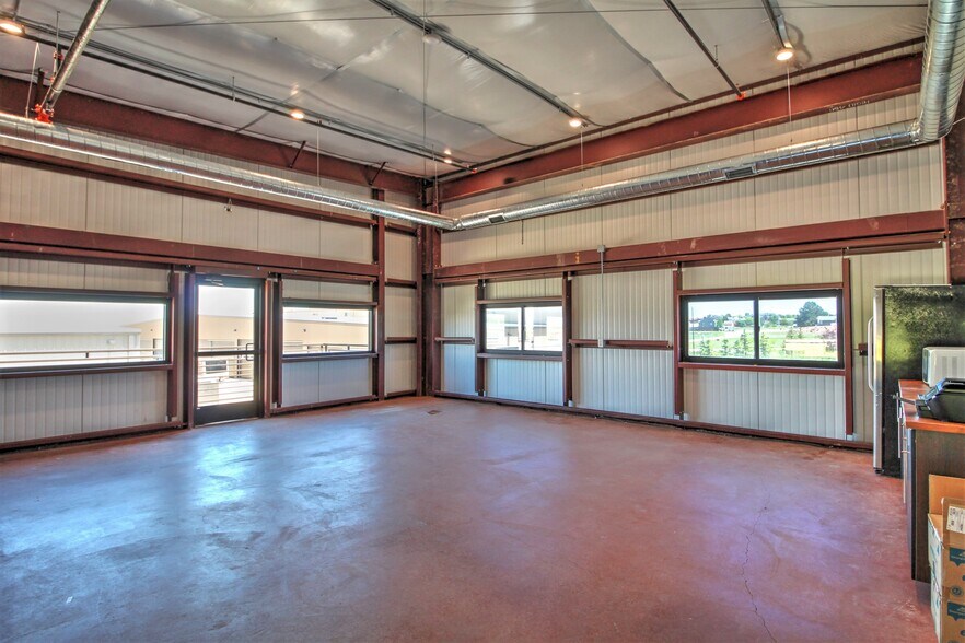 More Photos Of 3000 Airport Dr, Erie Light Manufacturing For Sale