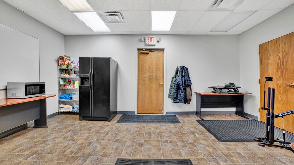 More Photos Of 961 N Main St, Mansfield Warehouse For Lease