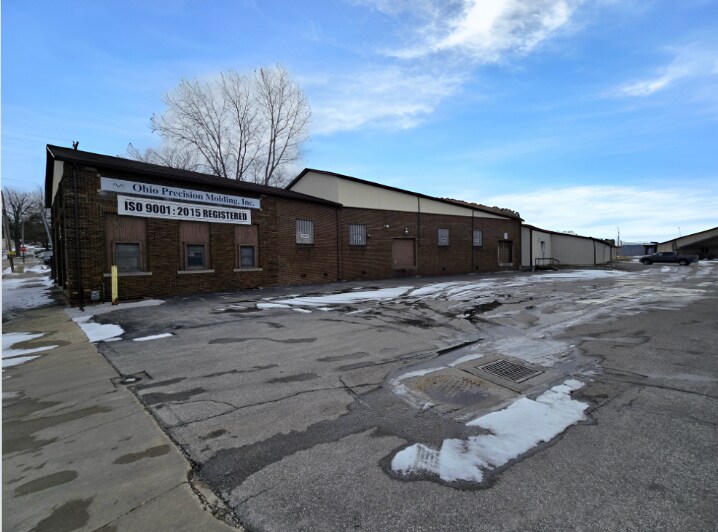 More Photos Of 120-122 E Tuscarawas Ave, Barberton Warehouse For Lease