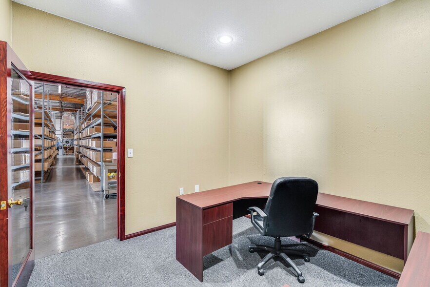 More Photos Of 14291 Commerce Dr, Garden Grove Manufacturing For Sale