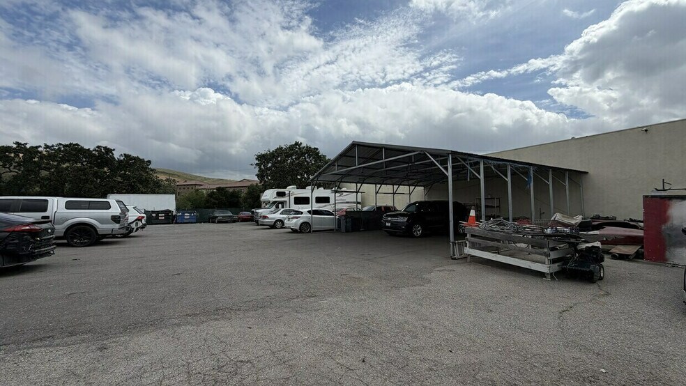 More Photos Of 3167-3183 E Thousand Oaks Blvd, Thousand Oaks General Retail For Lease