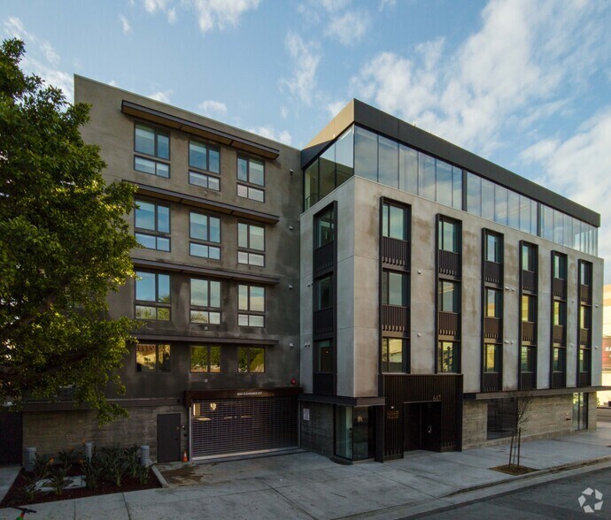 More Photos Of 5570 Melrose Ave, Los Angeles Apartments For Lease