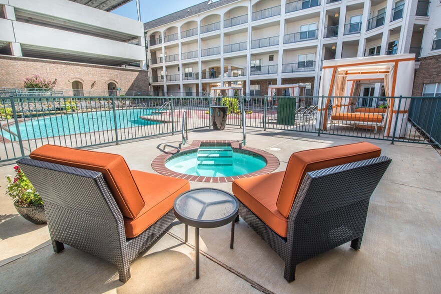 More Photos Of 301-409 N Walker Ave, Oklahoma City Apartments For Lease