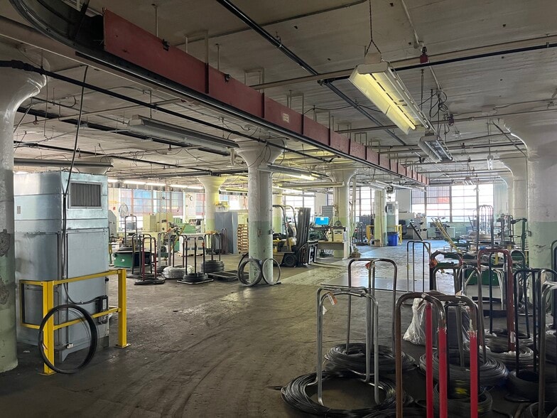 More Photos Of 300 S Center St, Springfield Manufacturing For Sale