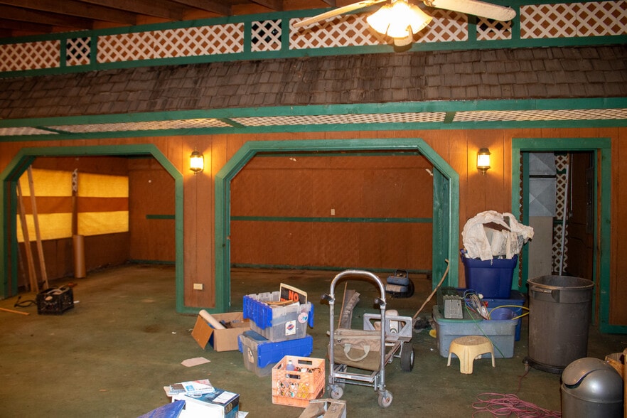 More Photos Of 600 Zanesville St, Beverly General Retail For Sale